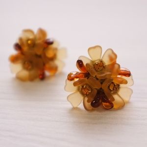 vintage floral clip on earrings | 1960s earrings